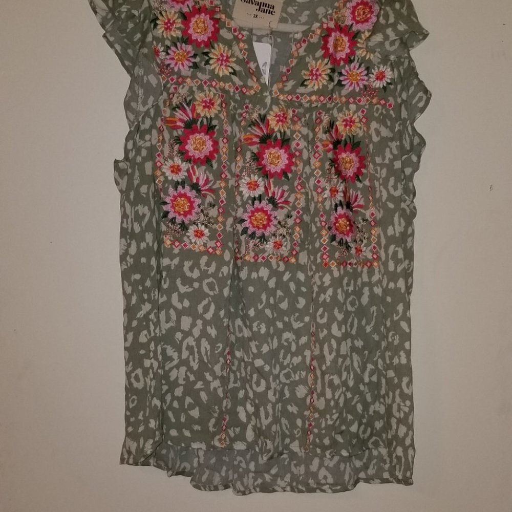 Sleeveless top by Savannah